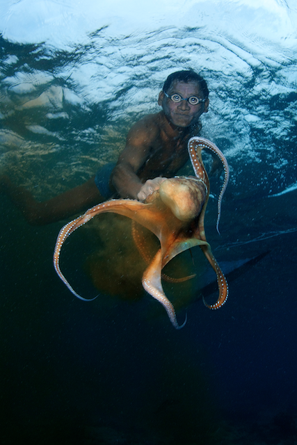 sea gypsy, bajau laut, eric madeja, octopus hunting